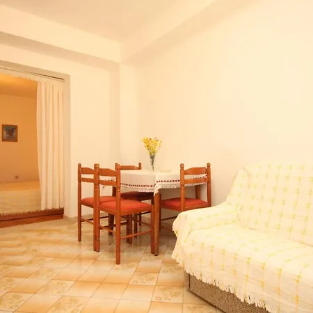 Studio 6857c Apartment